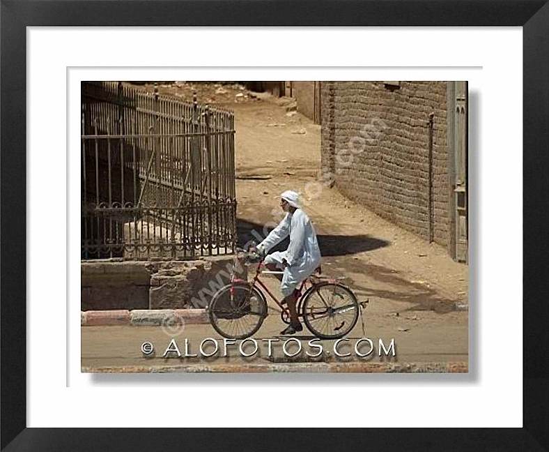Ciclista, Esna, Egipto